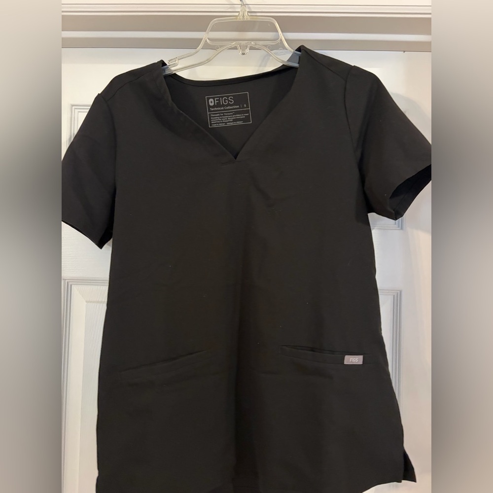 Figs Black Scrub Top